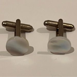Women’s cuff links imitation mother of Pearl